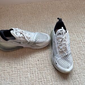 Nike Air270 Black and white